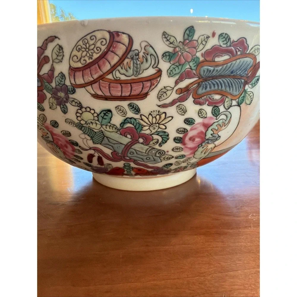 Vintage Chinese Famille Rose Porcelain Serving Bowl w/ Figures & Shou Symbol 10